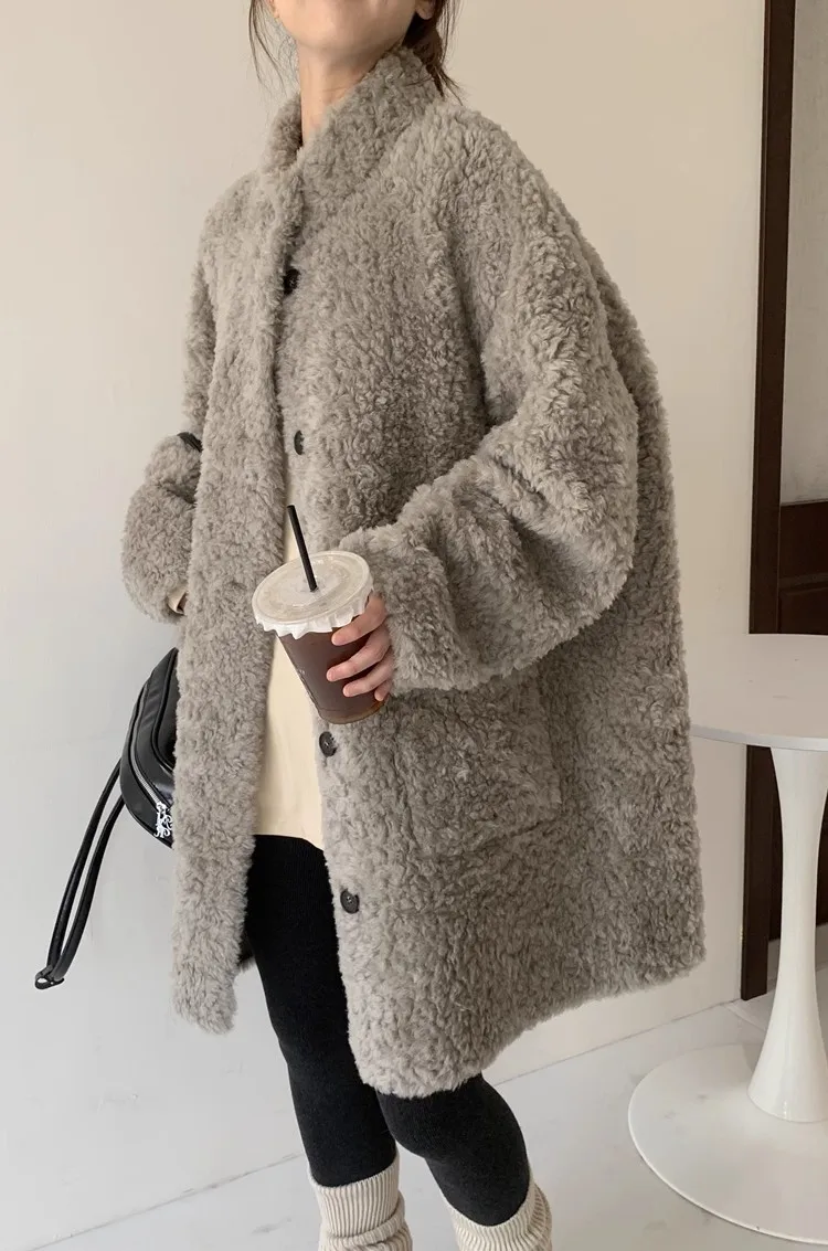 معطف فرو شتوي غير رسمي موديل 100% من Lambhair معطف فرو متكامل للنساء بياقة واقفة ونمط متوسط الطول #5