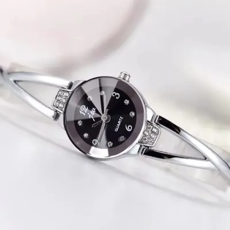 Jam tangan wanita tali baja tahan karat, arloji sederhana mode berlian imitasi, jam tangan wanita Quartz 2024