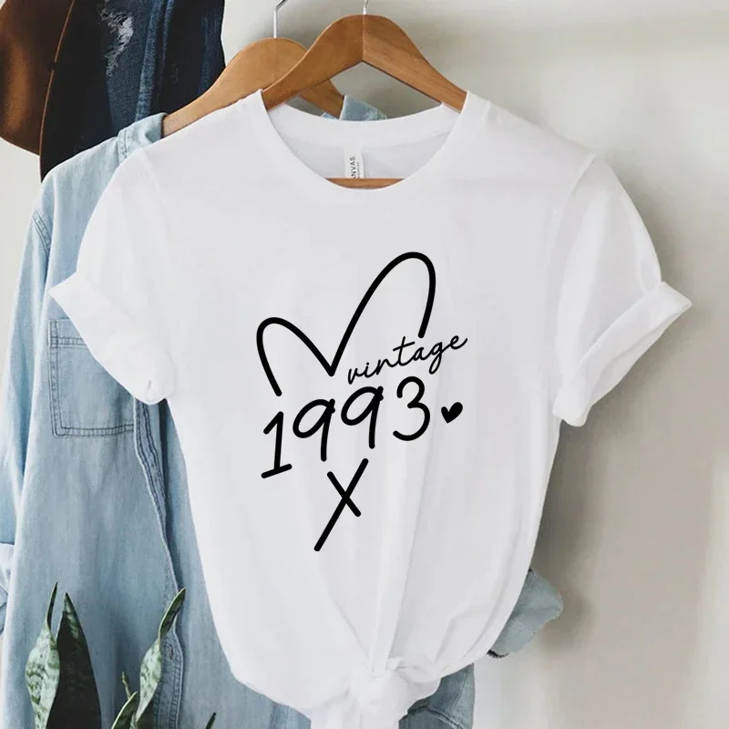 خمر ولد في 1993 خط الحب القلب الجرافيك رسالة مطبوعة المرأة خمر الاتجاه الجديد أزياء الإناث تي شيرت أعلى الملابس