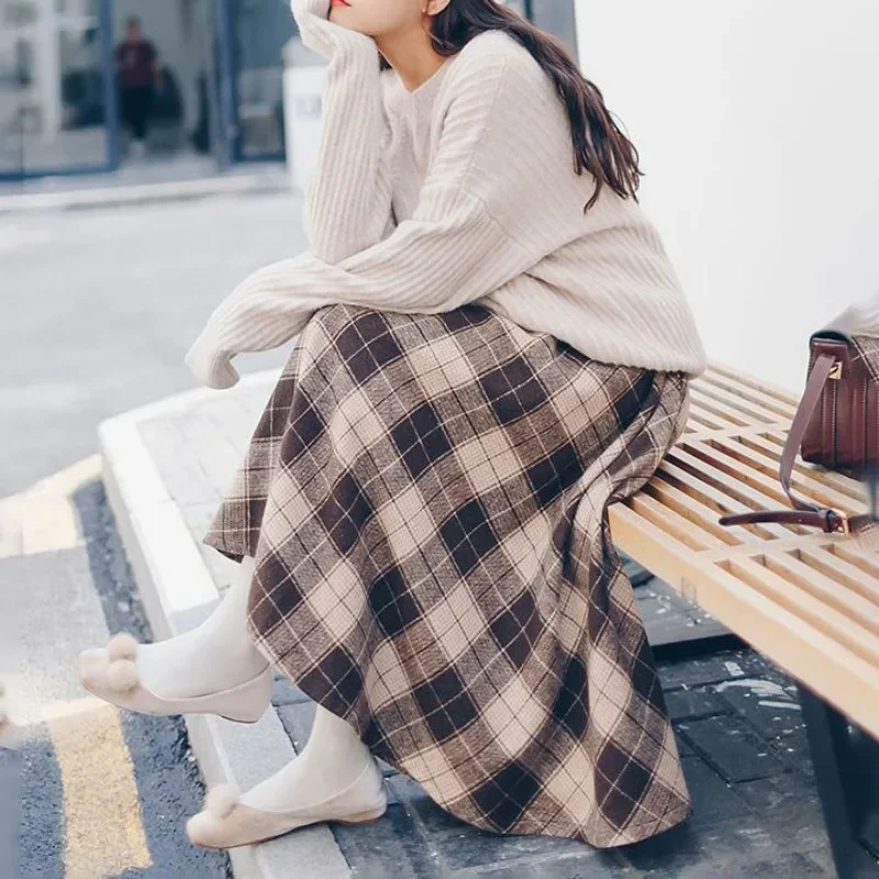 Vintage Plaid Skirt Autumn and Winter Style Slim Mid Length Large Swing Skirt Knee Length Elegant A-line Soft Plush Skirt