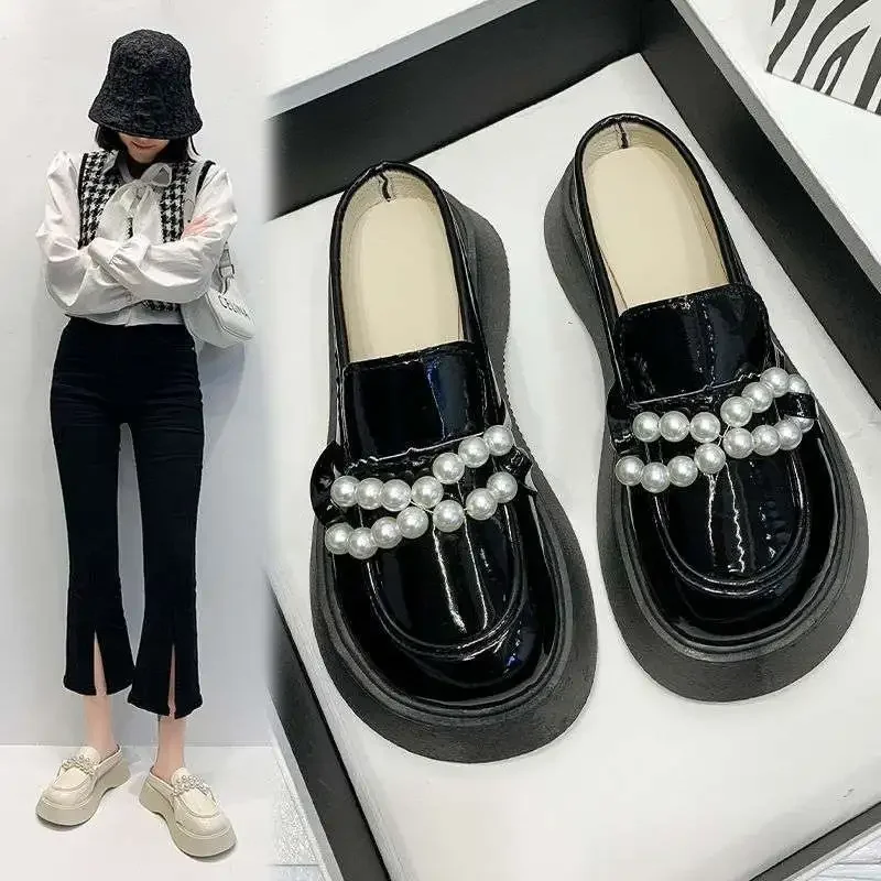 المرأة المألوف اللؤلؤ كبير رئيس الصنادل المسطحة سميكة القاع الانزلاق على الأحذية في الهواء الطلق ارتداء الصيف نمط جديد توفا نصف النعال