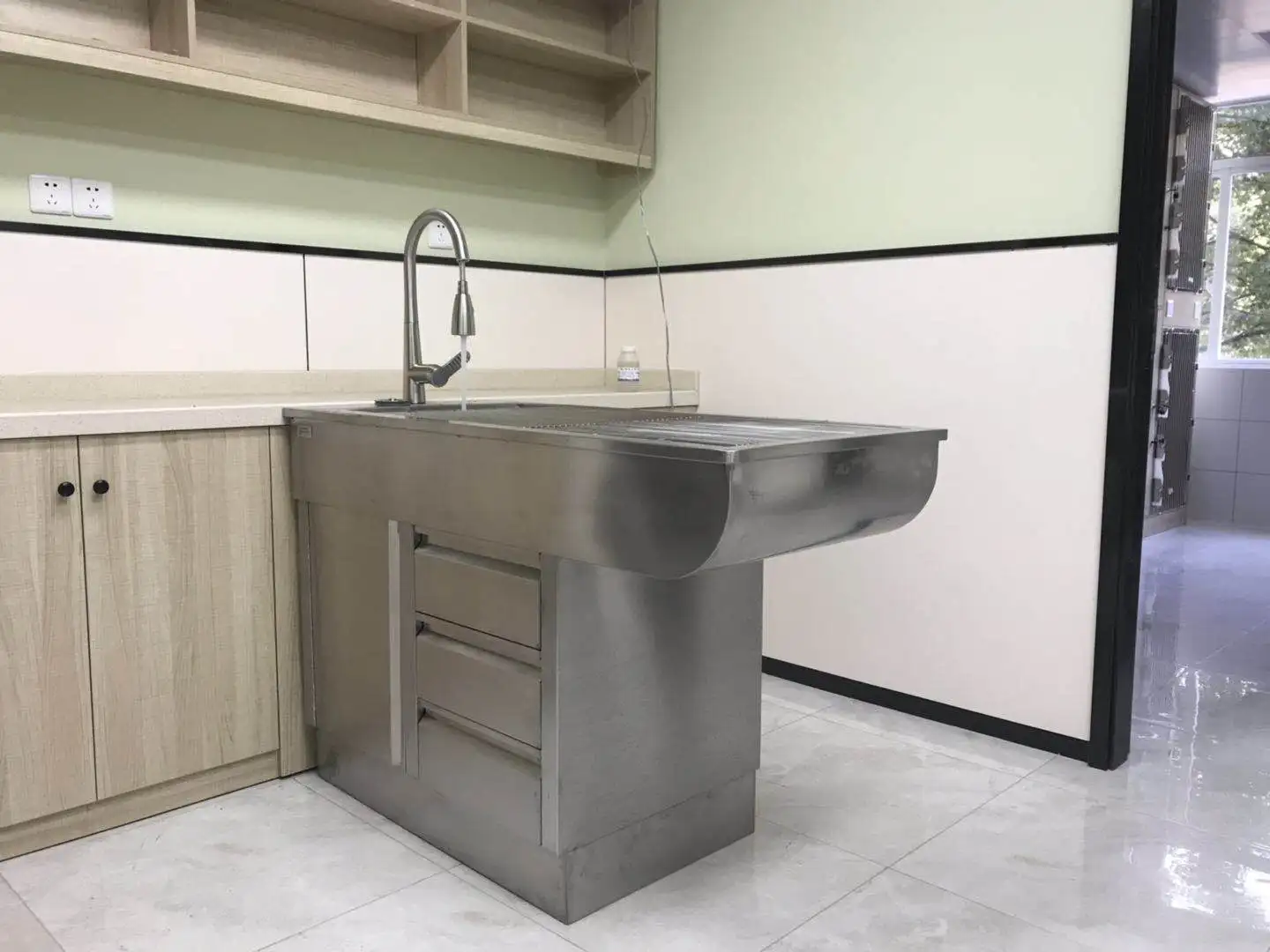 Stainless steel disposal table, multi-functional pet disposal table, all 304 with pull-out faucet, Shanghai Dingai