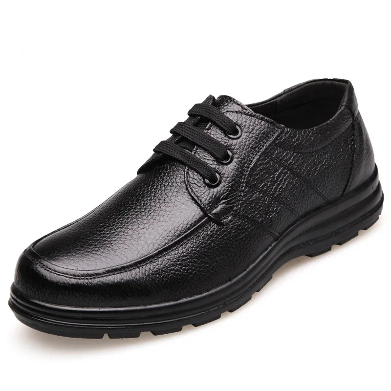 Sapatos baixos de couro genuíno masculino, sapato de couro casual, calçado masculino de marca comercial, macio e confortável, preto, 2024