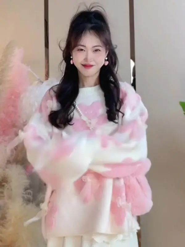 

Стильный свободный женский свитер на осень-зиму 2024: новая модная модель, трендовый топ в стиле кэжуал, удобный крой, длинный рукав, круглый вырез