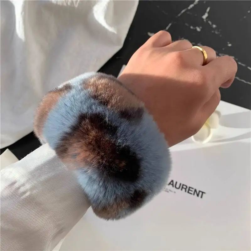 Polsini in vera pelliccia di coniglio Inverno Simpatico anello in peluche Bracciale Scaldabraccia in pelliccia di moda Polsini in pelliccia di coniglio di alta qualità Vendita calda Scaldapolsi