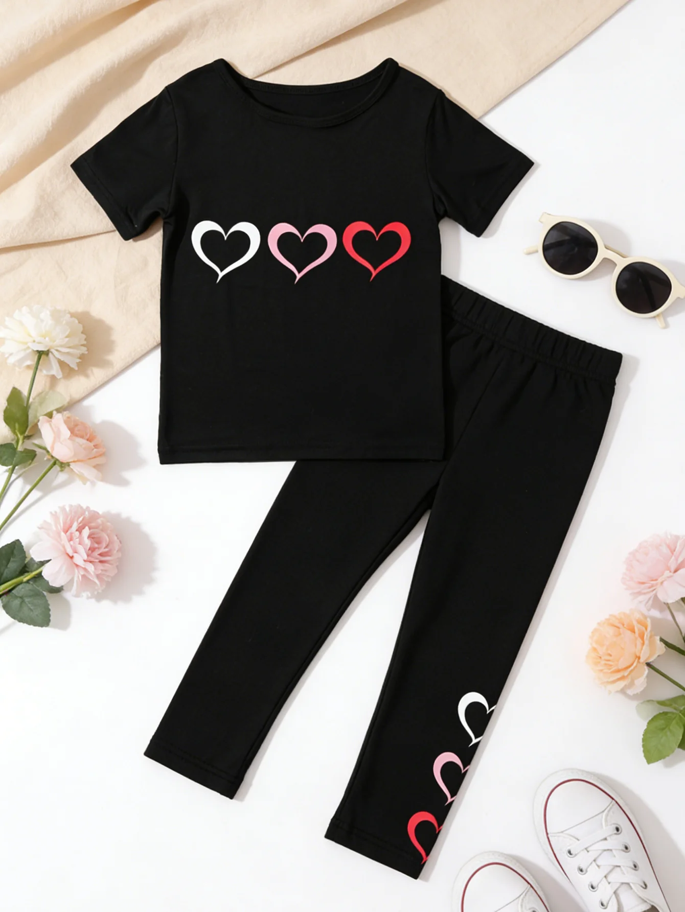 1 Set(2-Piece)Of Girls' Heart-Shaped Print Short-Sleeved and Long Pant Set,Comfortable and Casual Suitable for Girls' Daily Wear