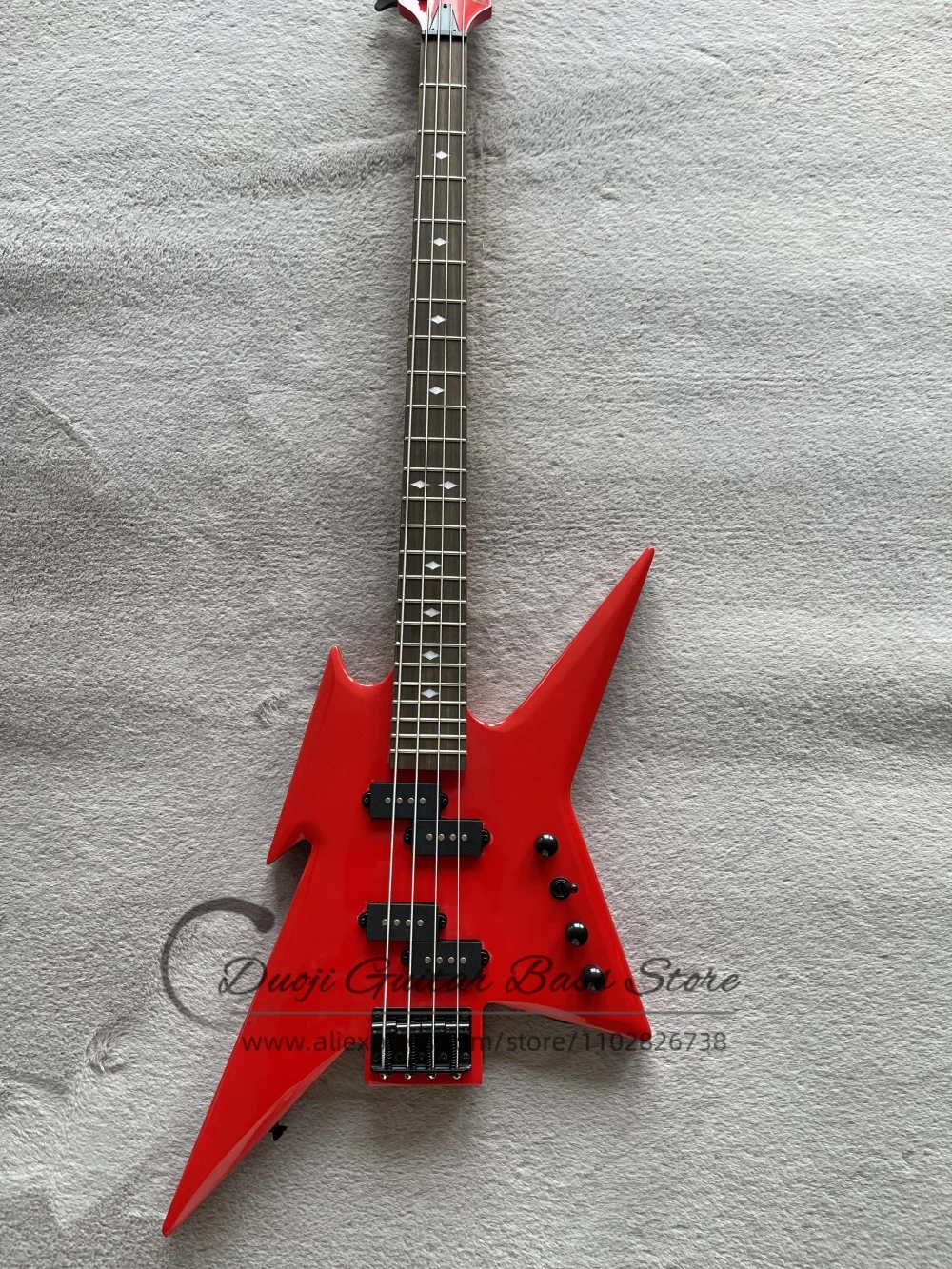 4 strings red bass guitar, fixed bridge, solid wood BC bass body, rosewood fretboard, SSS pickups, black tuner, customizable