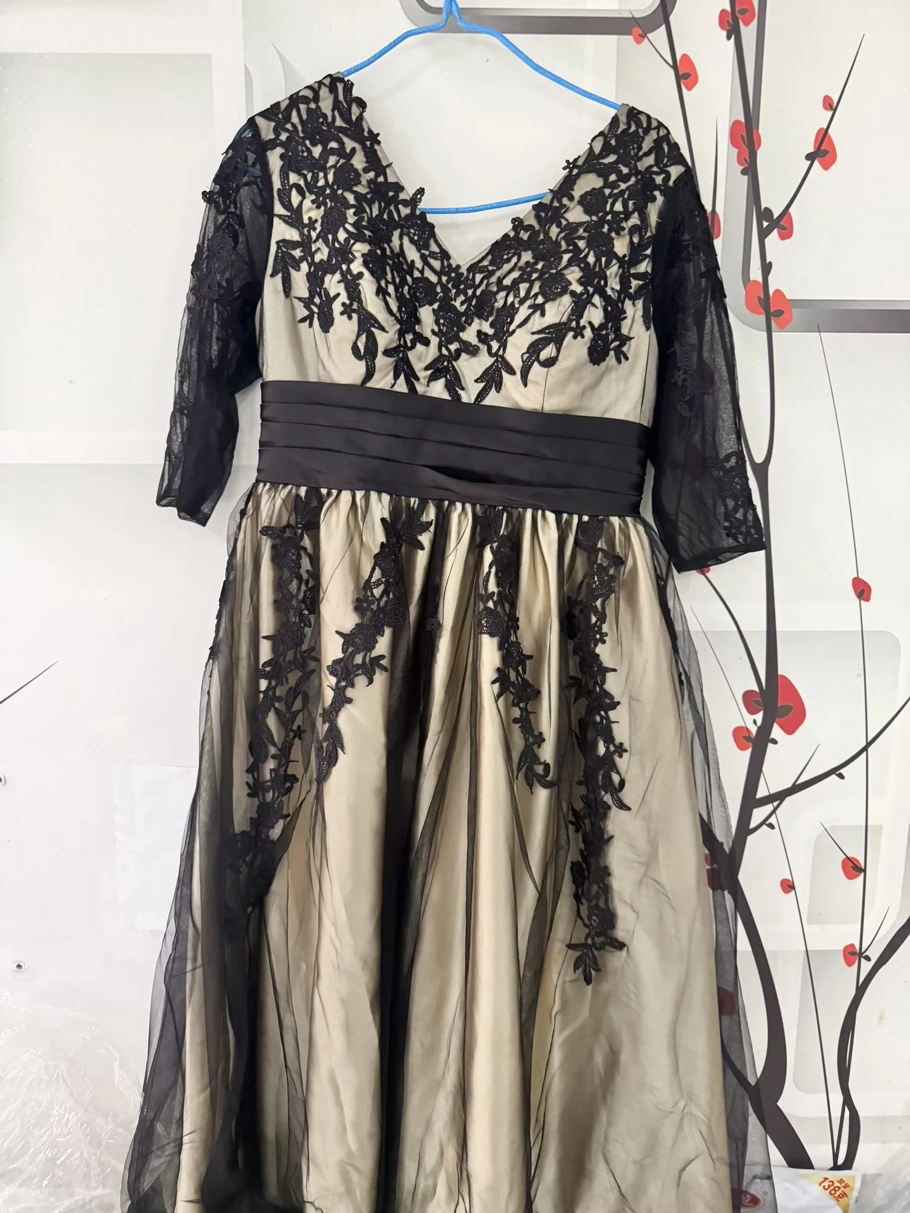 Women\'s Long Sleeves Champagne with Black Lace Tulle Plus Size A-line Tea Length Formal Mother Of The Bride Evening Dresses