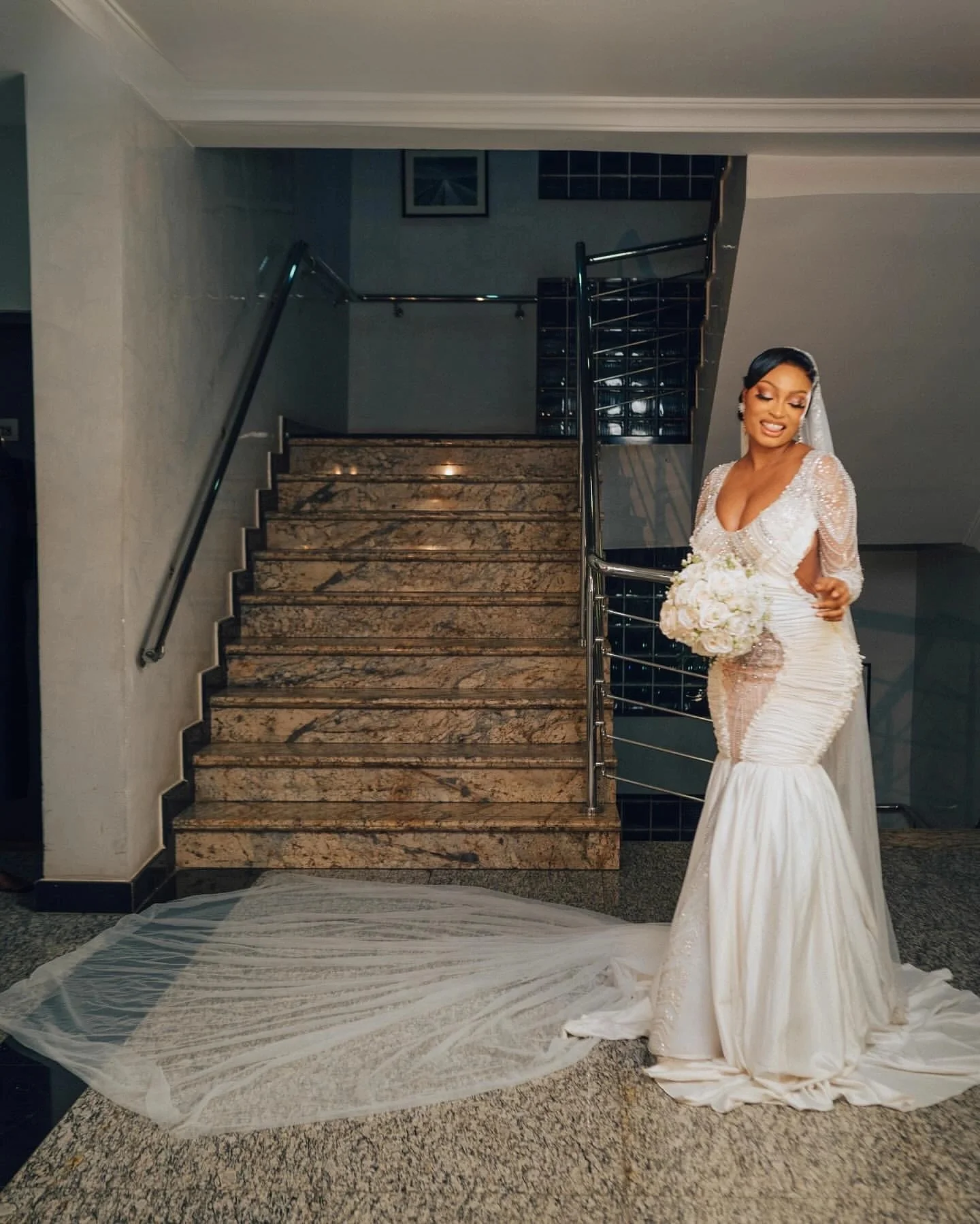 تخصيص الخامس الرقبة تسلق الخرز بلورات حورية البحر فستان الزفاف رداء دي ماري طويلة الأكمام الجانب الجوف ثوب الزفاف