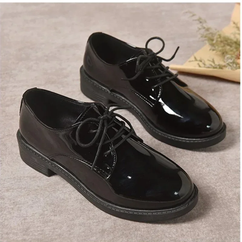 2024 New Fashion Black Leather Shoes Women\'s Lace up Low Heel Shoes Plus Size Flat Shoes