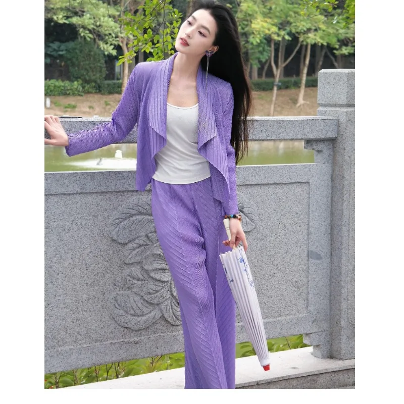 

Комплект плиссированных брюк Miyake Plisse 2026, новый фиолетовый комплект кардигана, женский комплект со складками, тонкий дизайн, чувственный темперамент, пригородный комплект из 2 предметов