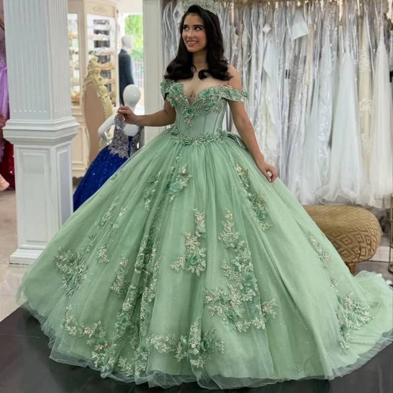 ที่กําหนดเองเงาสีเขียวมรกต Quinceanera ปิดชุดไหล่เลื่อม applique 3D ดอกไม้ยาวหาง Vestido 15 Quinceanera