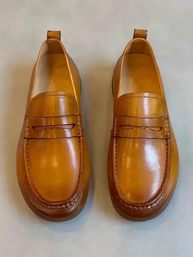 

Новые мужские повседневные туфли из натуральной кожи, удобные, высококачественные, модные, молодежные, трендовые, на плоской подошве с резиновой подошвой, склеенные методом термосварки.