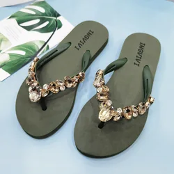 2024 scarpe da spiaggia per tutti i fiammiferi comode e alla moda antiscivolo fondo morbido infradito Casual pantofole piatte con catena di strass