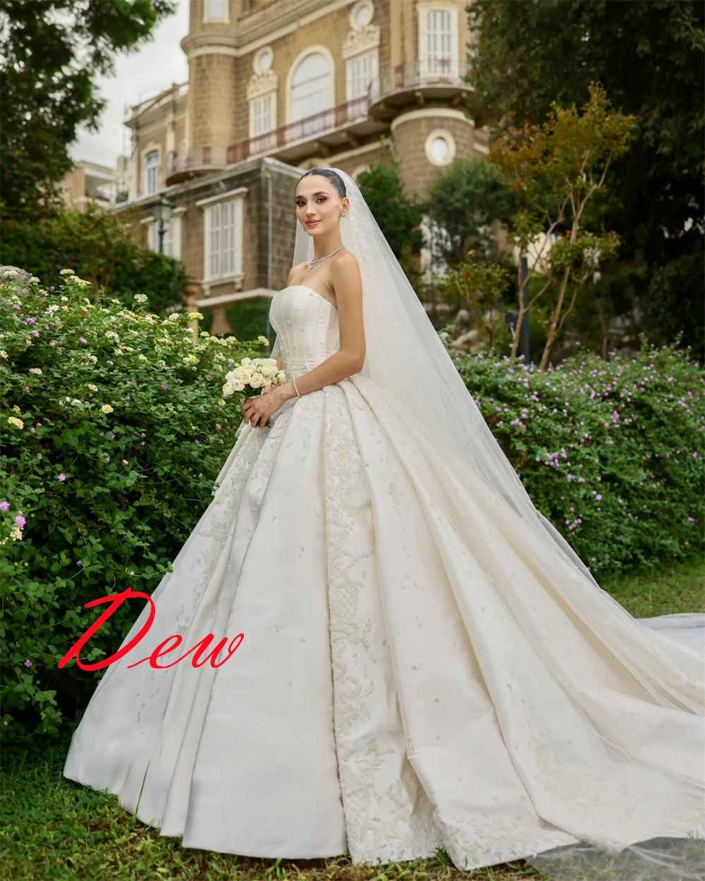 

Customized High Quality White Satin Bridal Gowns Simple Strapless embroider Wedding Dress Chapel Train Open Back Dresses