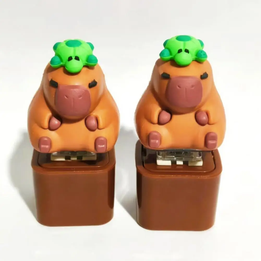 سلسلة مفاتيح كابيبارا للسفر، سلسلة مفاتيح كابيبارا، سلسلة مفاتيح كابيبارا الكهربائية مع ضوء صوت لتخفيف التوتر، متعة للأطفال