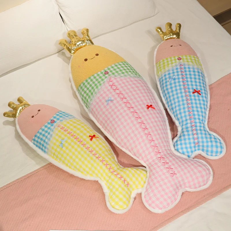 Cute Crown Fish Long Plush Pillow, Grid Stitching Fish Body Pillow, Soft Stuffed Animal Plushie for Gifts.