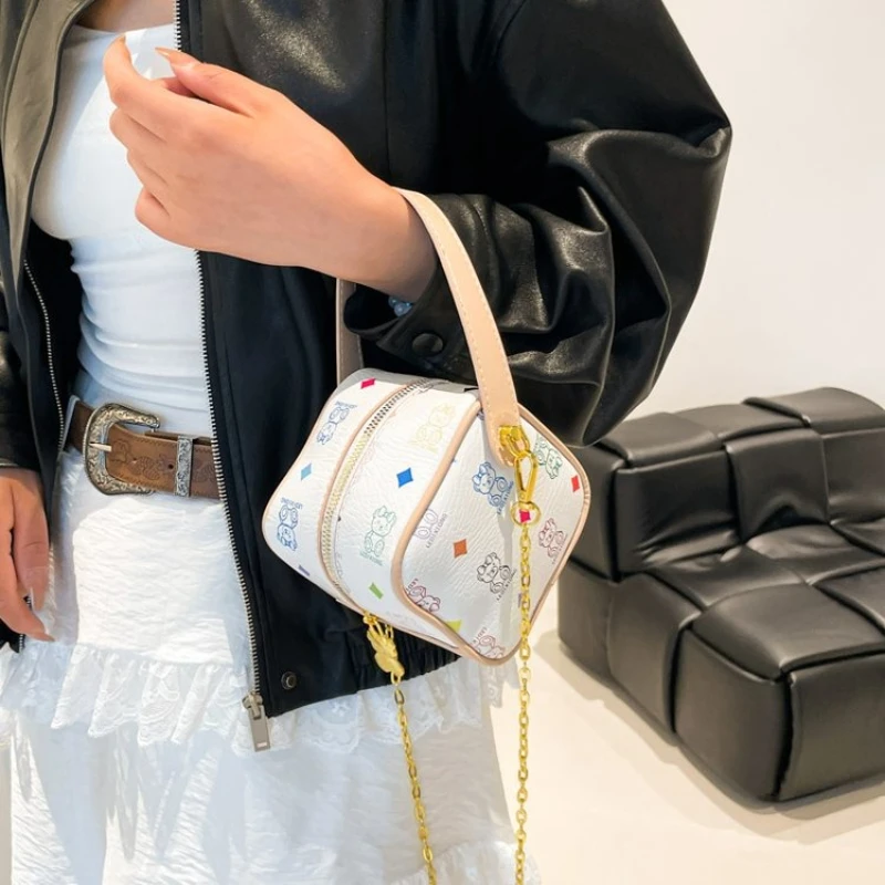 

Fashionable Female Handbag with Maillard Style, Lightweight and Portable, Ideal for Campus or Commuting