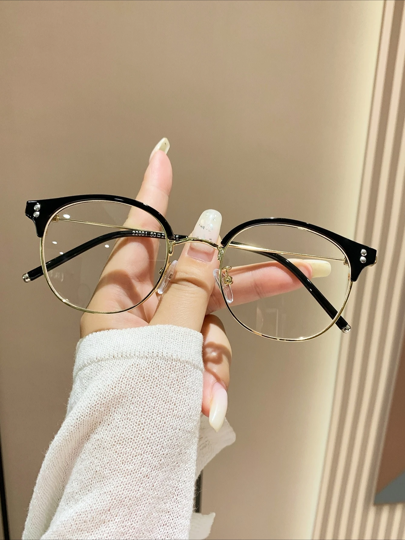 

Ultra-light metal semi-rim anti-blue light glasses with retro plain-faced and slimming oval frames.