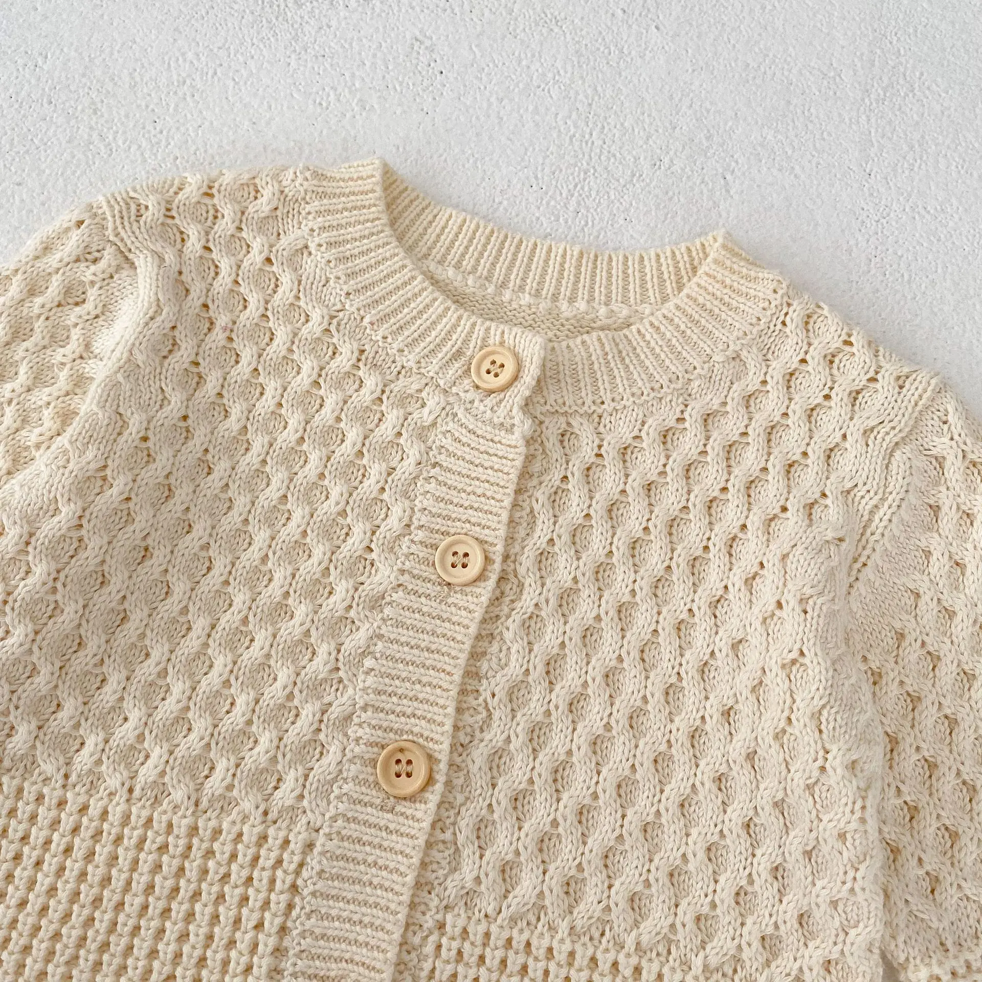 Instagram Spring and Autumn New Fashionable Sweater Cardigan for Girls, Babies, and Children Knitted Long sleeved Coat for Newbo