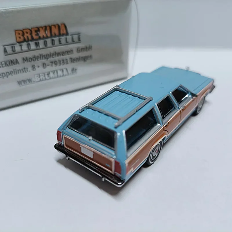 1:87 Scale Ford LTD Country Off-road Travel Plastic Car Model Collection Ornaments