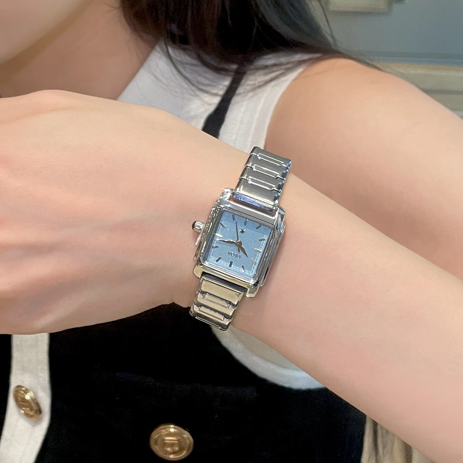 นาฬิกา CILOA สีน้ำเงิน ขนาดเล็ - Luxury Watch Safe บทวิจารณ์และราคา
