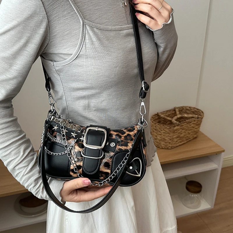 Y2k Mädchen-Umhängetasche mit Nieten und Leopardenmuster, Handtasche im Motorrad-Stil mit Metallnieten und Gürtelschnalle, Damen-Umhängetasche – Detail 15