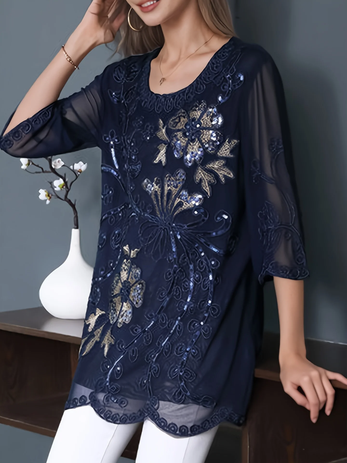 

Большой женский элегантный топ с круглым вырезом и талией с рукавами 3/4, темно-синяя цветочная вышивка, незаменимый весной и осенью