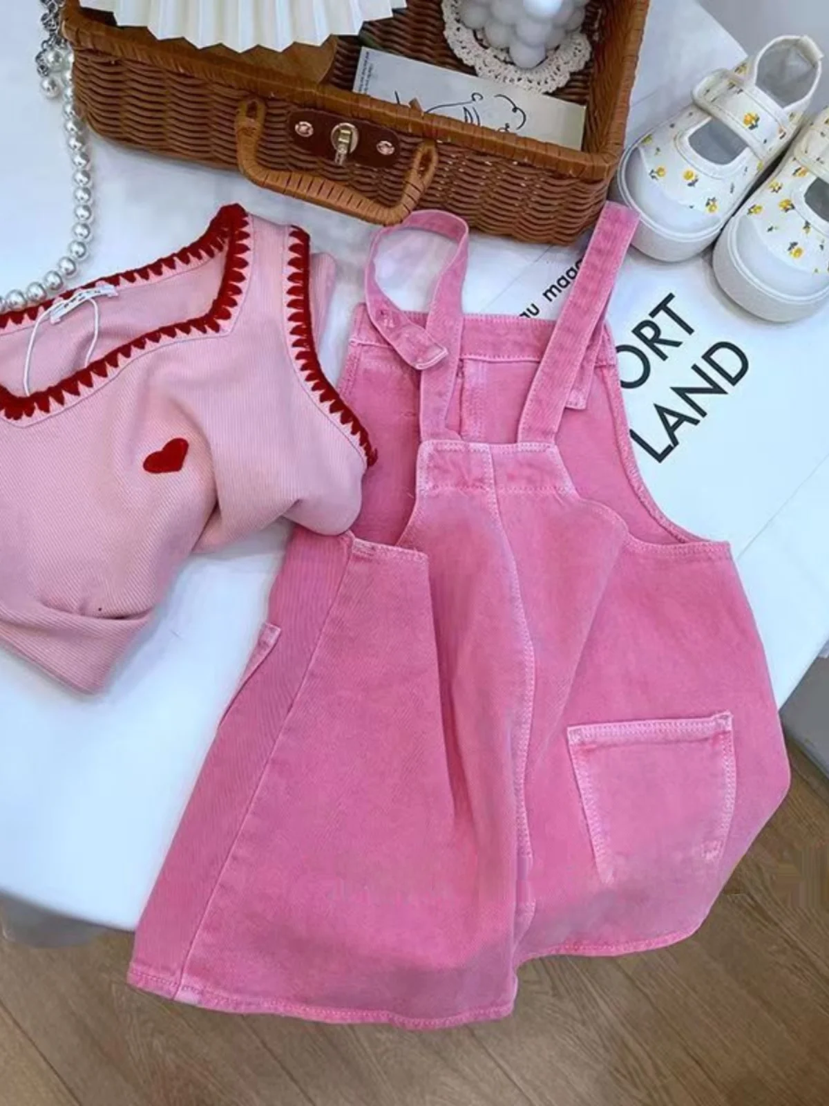 

Летняя одежда для девочек, комплект майки, новинка 2024, розовая майка с ремешком в форме сердца, юбка, комплект из двух предметов, детская модная одежда