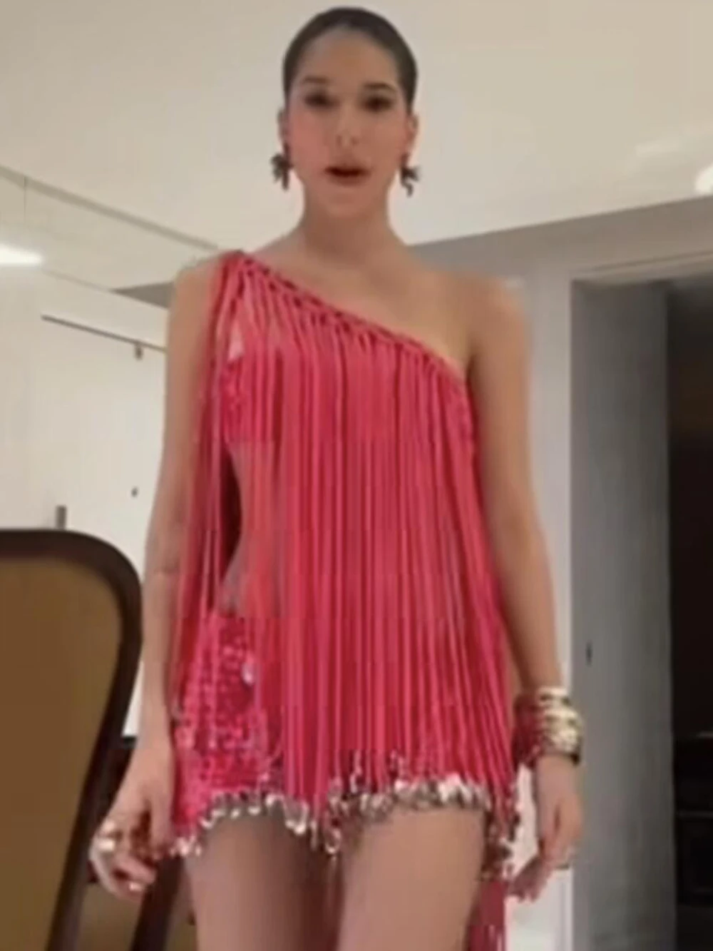 

Сексуальный топ с разрезным воротником, сотканный вручную, с кисточками и бусинами, нерегулярный топ для женщин, топы без рукавов на одно плечо