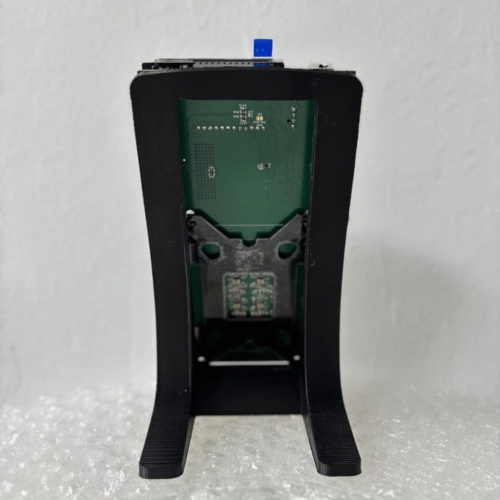 Nerdqaxe++ Bitcoin Miner 4.8TH/s |   4X BM1370 رقاقة (Antminer S21 Pro Tech) |   75 واط فائقة الكفاءة |   شاشة Wi-Fi وشاشة LCD |   فأسوس |