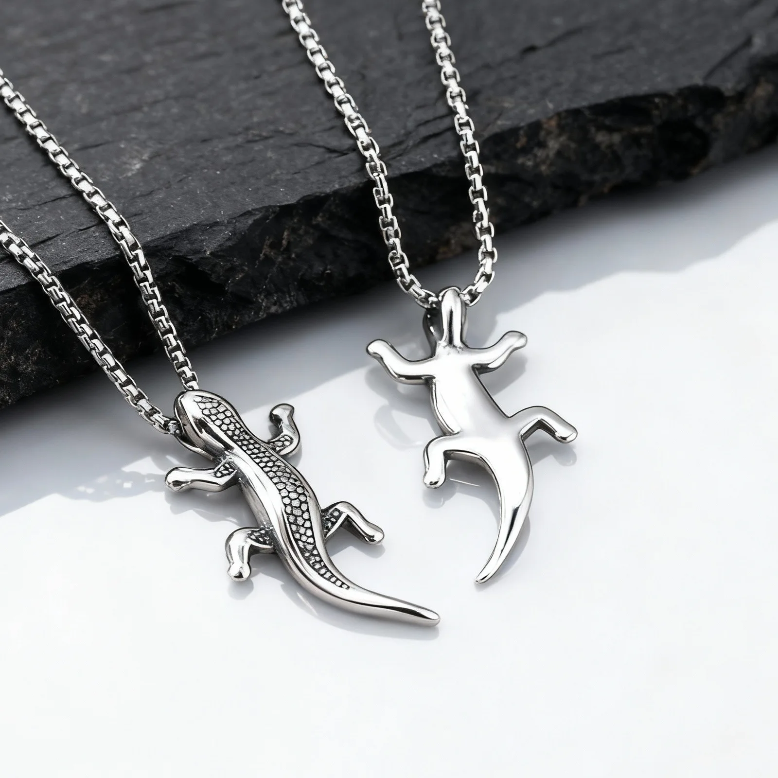 Gecko-Halskette für Männer und Jungen, einzigartige Gecko-Anhänger-Halskette aus Edelstahl, symbolisiert Glück und Widerstandsfähigkeit – Detail 1