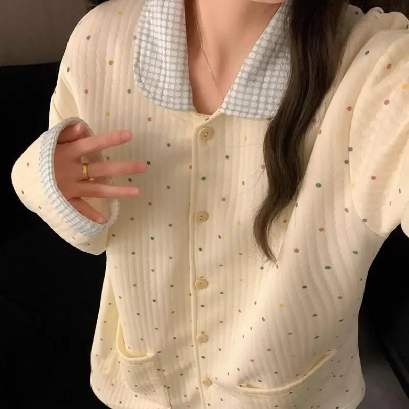 أزياء Homewear سميكة القطن كليب المنزل دعوى مجموعة الكورية الملونة البولكا نقطة الهواء منامة النساء الخريف والشتاء الحلو دمية طوق