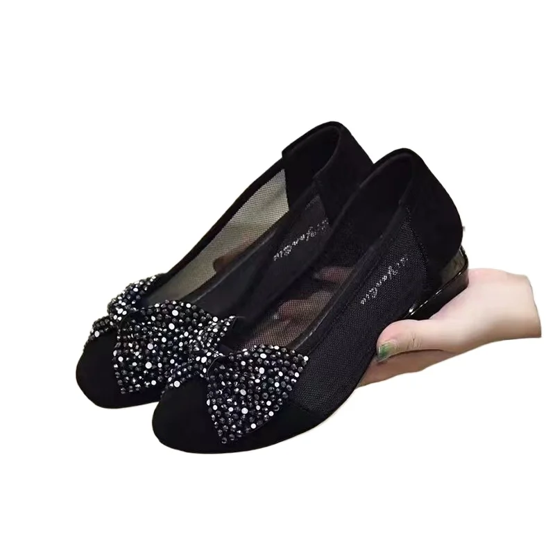 Scarpa singola con punta tonda e bocca bassa con fondo piatto per le scarpe da donna alla moda versatili, leggere e traspiranti primaverili