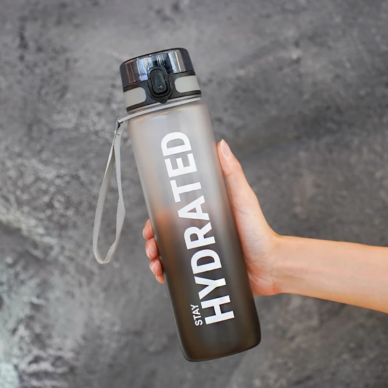 WIFEFUN 1 Stück 1000 ml transparente Kunststoff-Wasserflasche mit großem Fassungsvermögen, Verschluss und Griff, mehrere Farben erhältlich, geeignet für den Außenbereich, 4