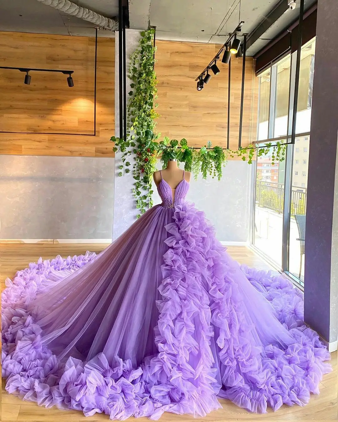 Alonlivn Silky Tiered Tulle Spaghetti Straps Ball Gown Wedding Dresses Beading Pearls Pleats Bride Skirts