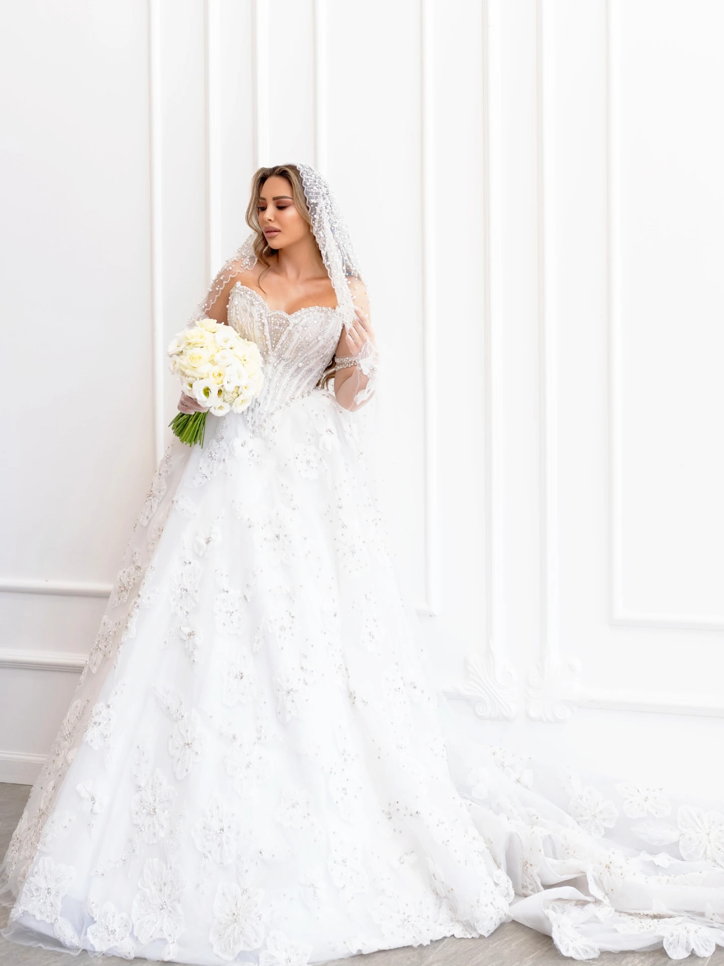 

Customized Luxury Shiny Beaded Lace Sweetheart Ball Gown Wedding Dress Corset Bridal Gown with Gloves & Veil Vestidos De Novia