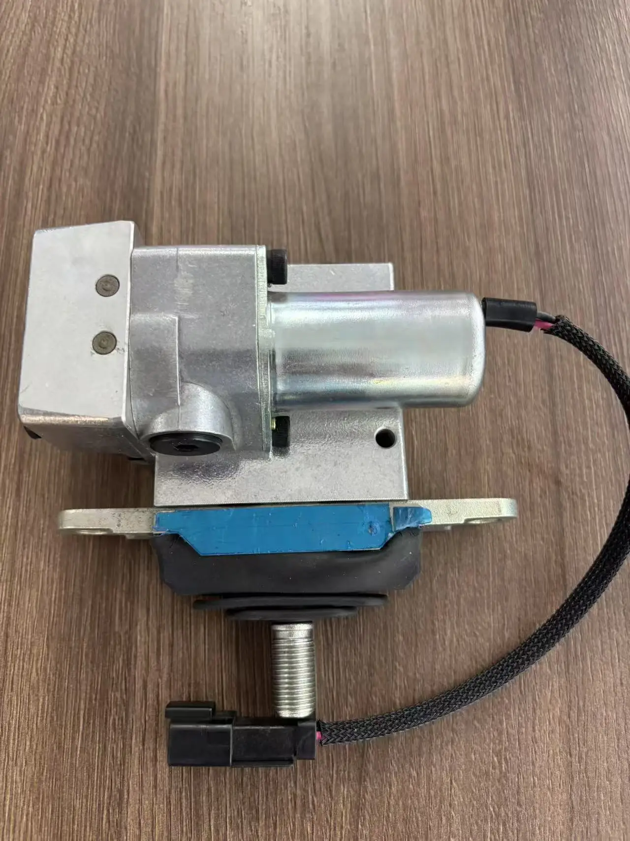 油圧パイロットバルブ ペダルバルブ 702-16-04290 掘削機フットバルブ ブレーカー PC200 PC400-8 PC350-8MO用