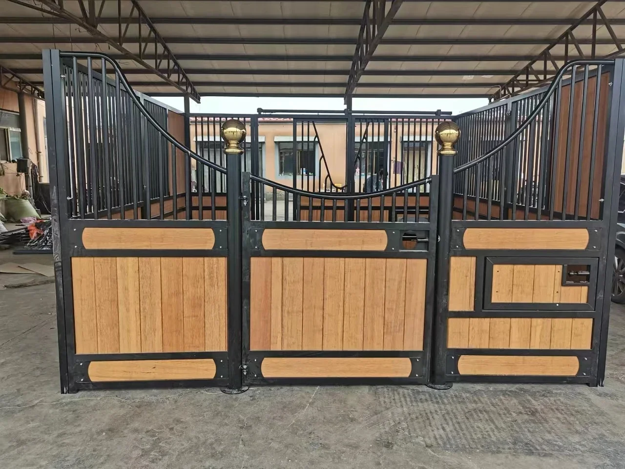 

Horse Equipment Equestrian Metal and Bamboo Steel Horse Stable Panels 4*4*2.2m (Customizable Sizes, Specifications, Materials)