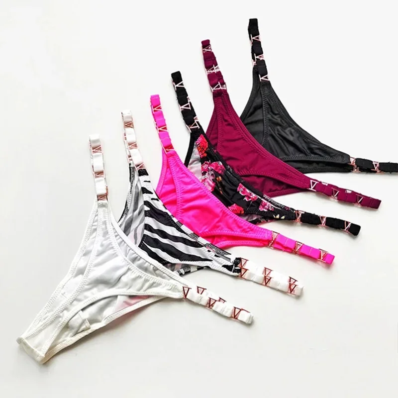 Sexy kalhotky ve tvaru V s kovovou dekorací, spodní prádlo, sportovní kalhotky s nízkým pasem, dámské spodní prádlo, dámské kalhotky, spodní prádlo - náhled 2