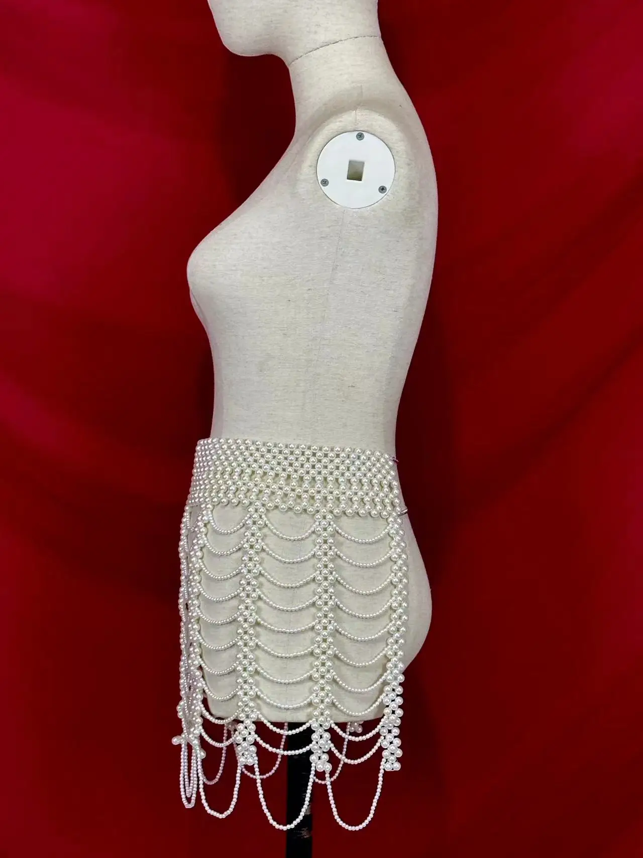 1ชิ้นสินค้าใหม่เปิดตัวชุดเดรสไข่มุกปลอมประดับลูกปัดเซ็กซี่สำหรับสตรีชุดเดรสชายหาดวันหยุดบาร์โซ่ประดับร่างกายเครื่องประดับหรูหรา ACC