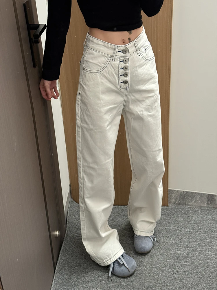 

Джинсы женские в американском стиле, с дизайнерским акцентом на пуговицах, в стиле ретро, свободного кроя, прямые, в пол, в стиле BF (бойфренд), с эффектом потертости.