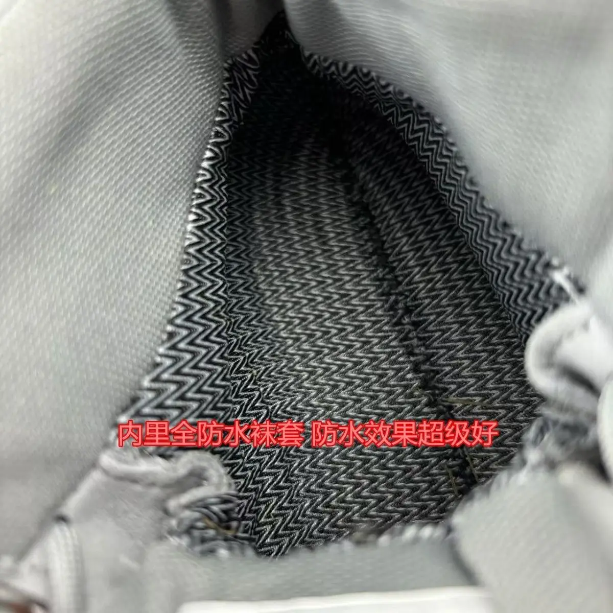 New men's and women's outdoor hiking shoes, casual travel sneakers couple waterproof windproof and non-slip couple hiking shoes.