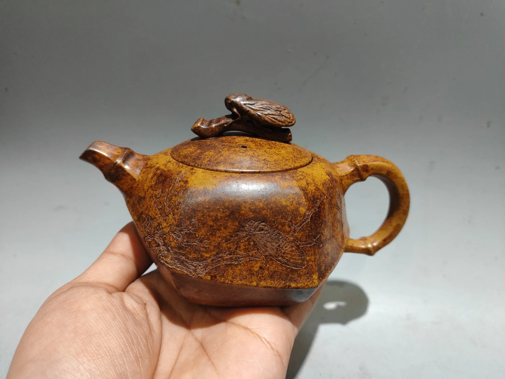 Yixing – théière en argile violette, couverture de Statue de cigale dorée, comprendre le contenu du motif, apporte du bonheur au pot, bouilloire, théière