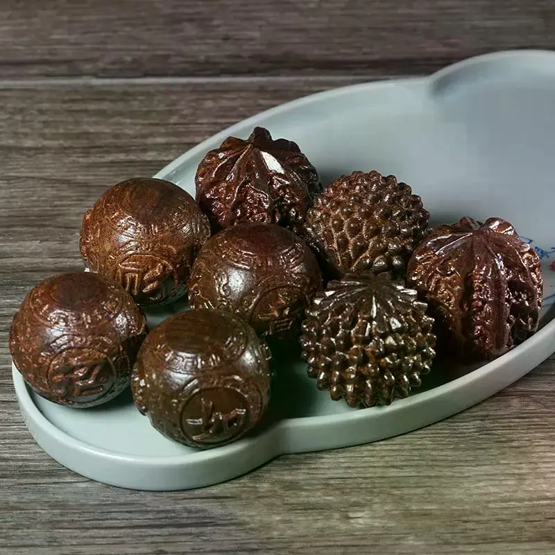 1Pair Sandalwood Handheld Ball Relief Walnut Handheld Ball Massage Exercise Healthcare Plaything Hand-Worn Ball