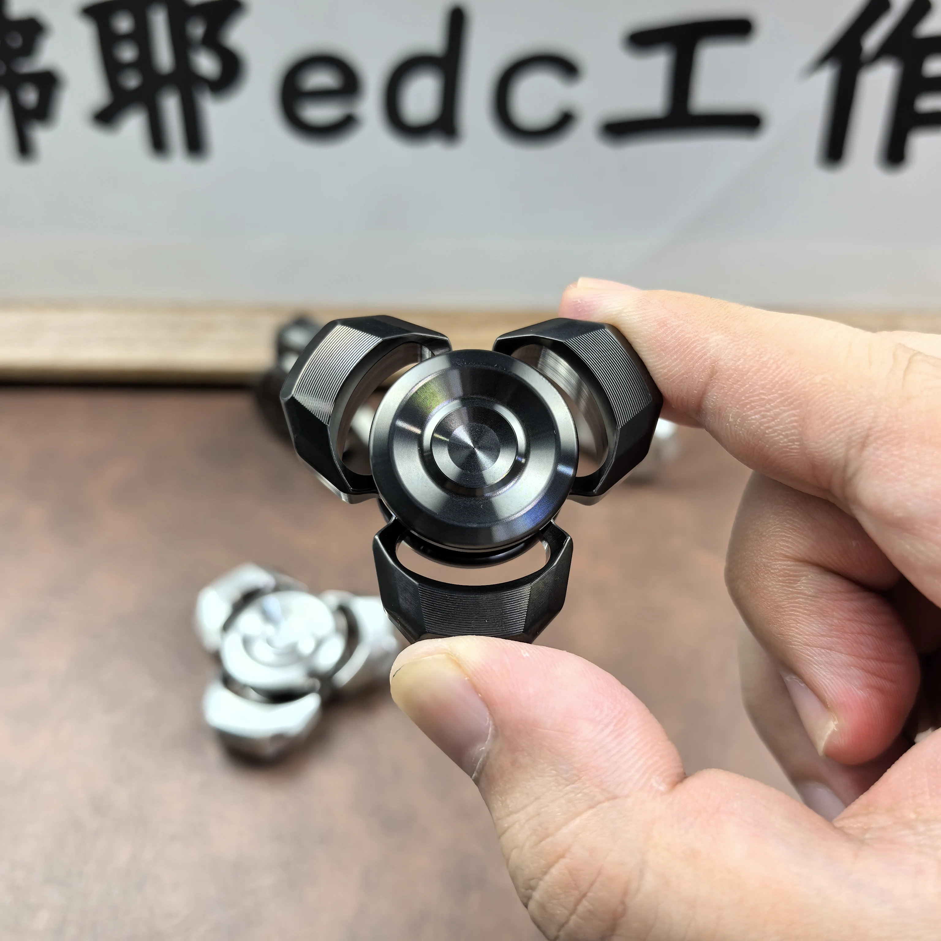 Foye EDC simple three-page fidget spinner Soft Talk Touch attack speed type stainless steel CD pattern stress-relieving toy