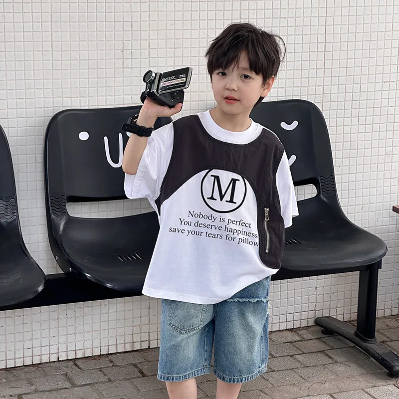 

Boys Top 2024 Summer New Casual Fashion Print Letter Fake Two Pieces Top Loose and Comfortable Childrens Clothing for Outdoor