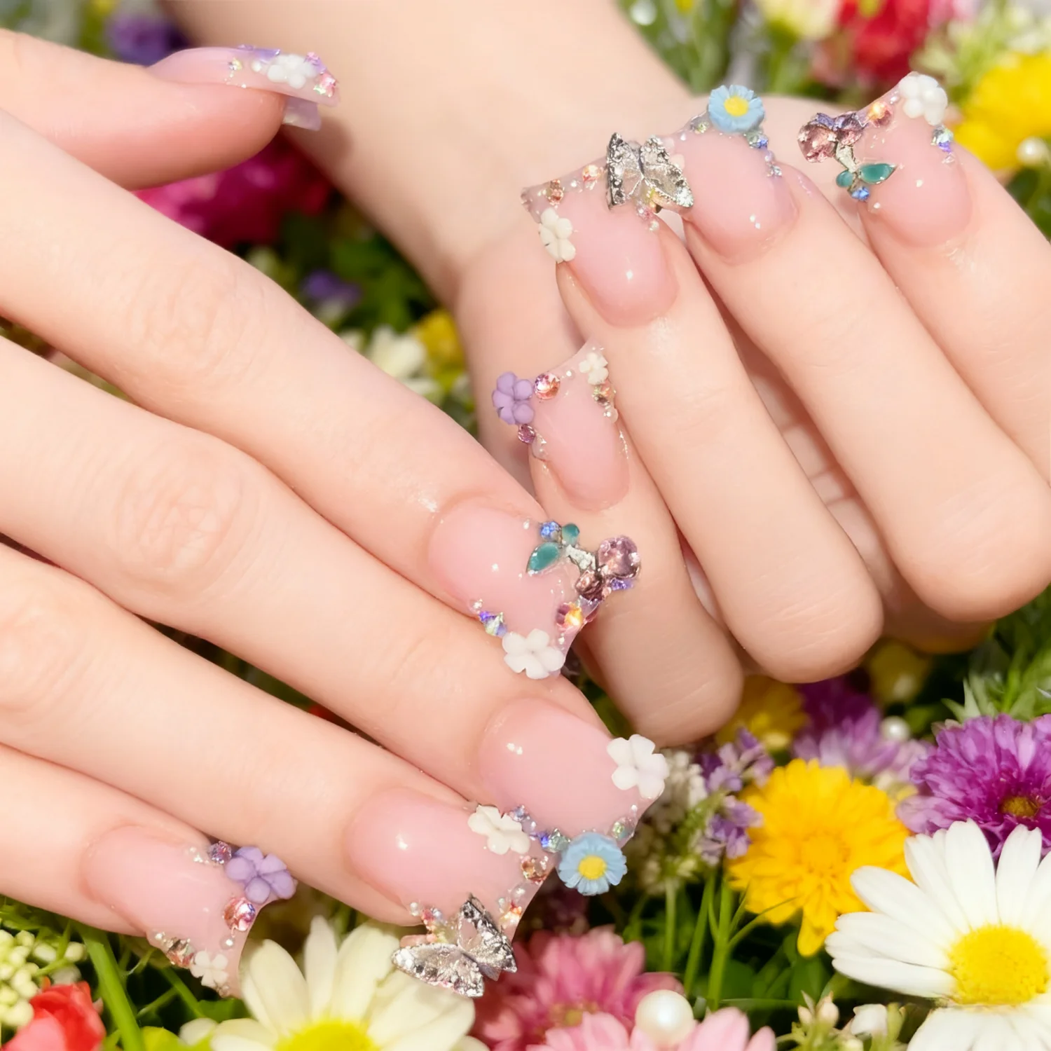 

24 шт., короткие накладные ногти в виде утконоса, милые вспышки, стразы, цветок, бабочки, дизайн, накладные ногти, светло-розовые, с полным покрытием, накладные ногти