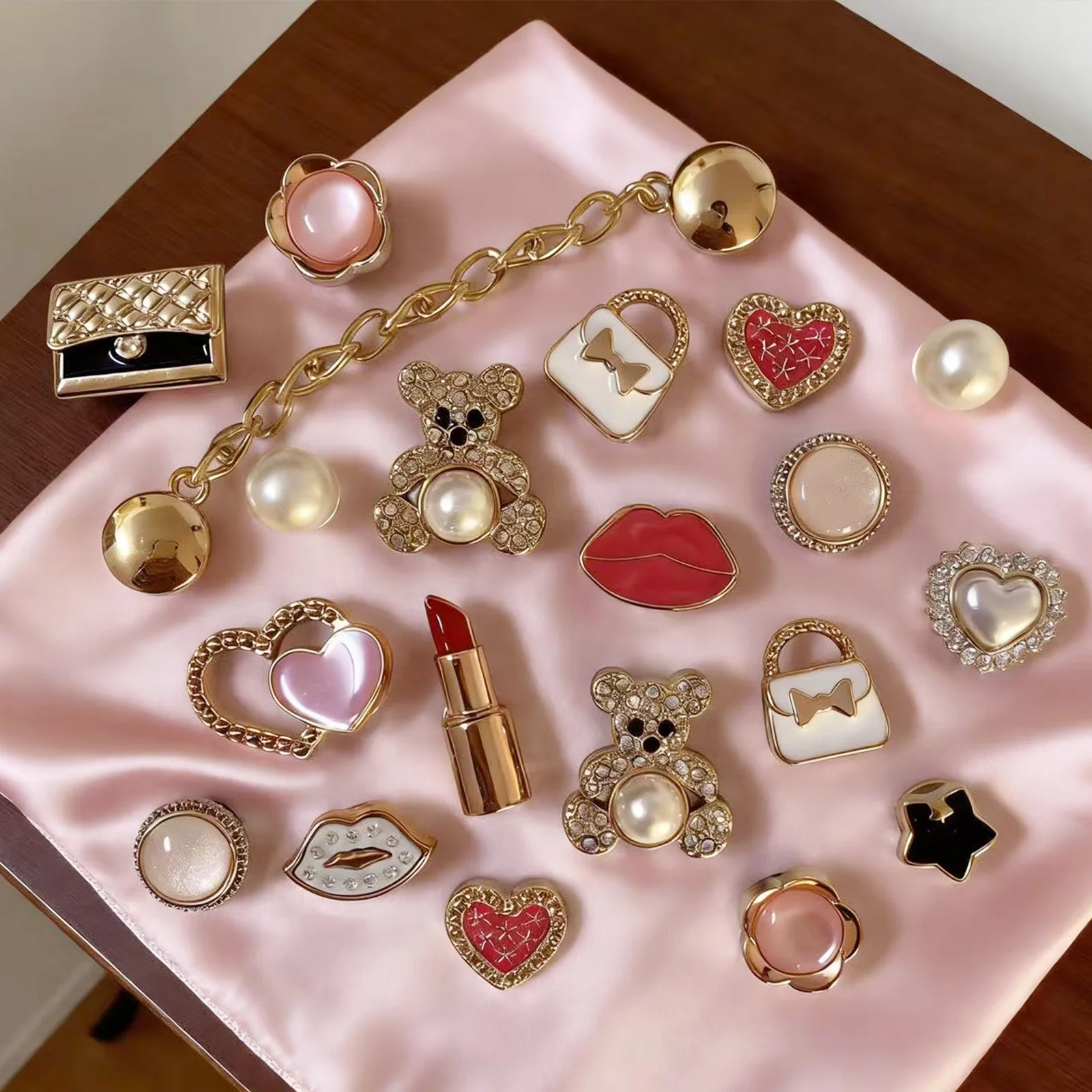 

20pcs Pink White Gold Series Set, Lip-shaped Red Bag Chain Shoe Accessories for Hole-Drilled Sandals Slippers Garden Beach Shoes