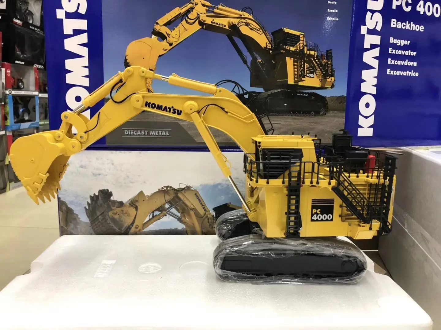 

NZG Komatsu PC4000 Front Shovel 1:50 Scale DieCast Metal New in Original Box